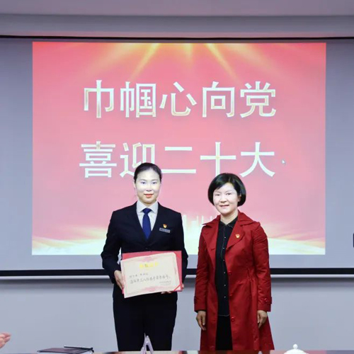 市婦聯(lián)、市總工會領(lǐng)導(dǎo)來集團授牌公交巾幗事業(yè)再迎盛事