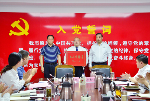 “全國(guó)工人先鋒號(hào)”正式“落戶(hù)”81路班組