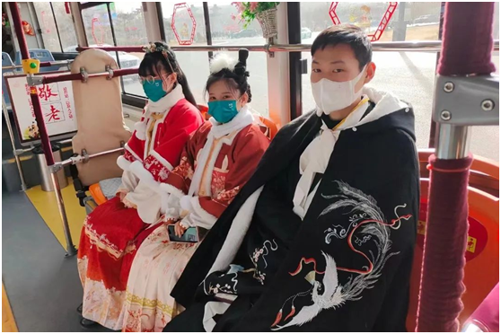 老家河南 心的春運(yùn)︱熟悉的春節(jié)里！ 看洛陽公交人的過年儀式感 