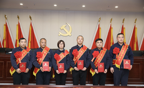 0203 安全服務(wù)能手從左至右依次為 黨萬超、朱學(xué)民、任興芳、王琳汝、周冬偉、王須波.jpg