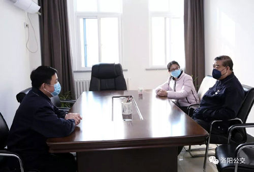 眾志成城、共克時(shí)艱——團(tuán)市委向公交一線捐贈(zèng)疫情防控物資