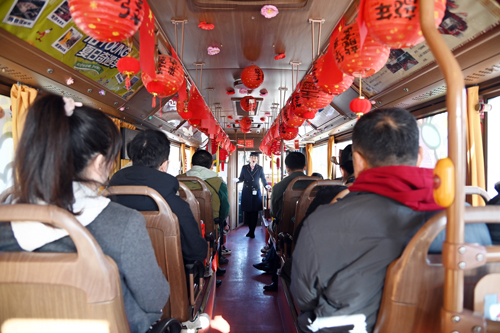 慶祝建司70周年！洛陽公交集團邀請市民代表“零距離”探秘公交03.JPG